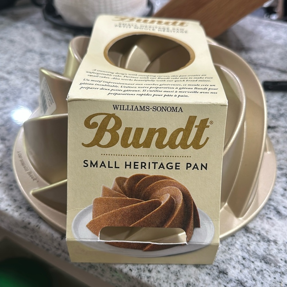 Williams - Sonoma small Bundt pan